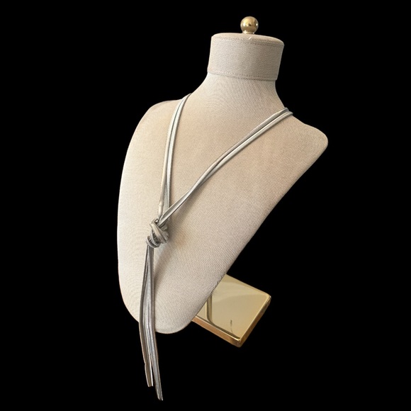 Slinky silver tone necklace - Picture 2 of 3